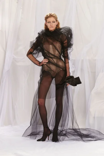 Look 25